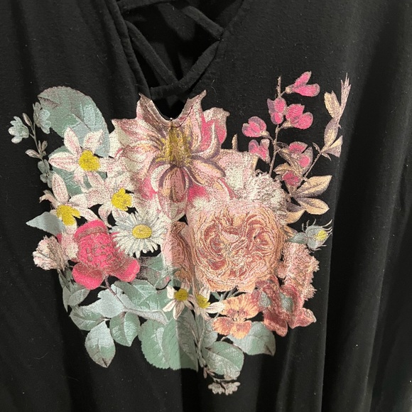 Torrid Size 5 Super Soft Knits Shirt with Floral Graphic! So cute & comfy! 🌺 - Picture 3 of 7